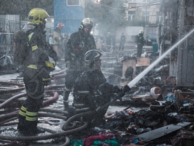 Ликвидация пожара на рынке по адресу г. Москва, ул. Щорса, вл. 5б
